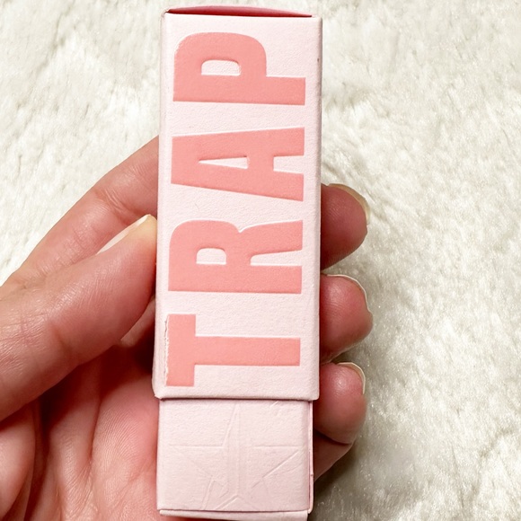 NIB Jeffree Star Velvet Trap Lipstick in Unphazed Full Size 3.3g - Picture 7 of 12